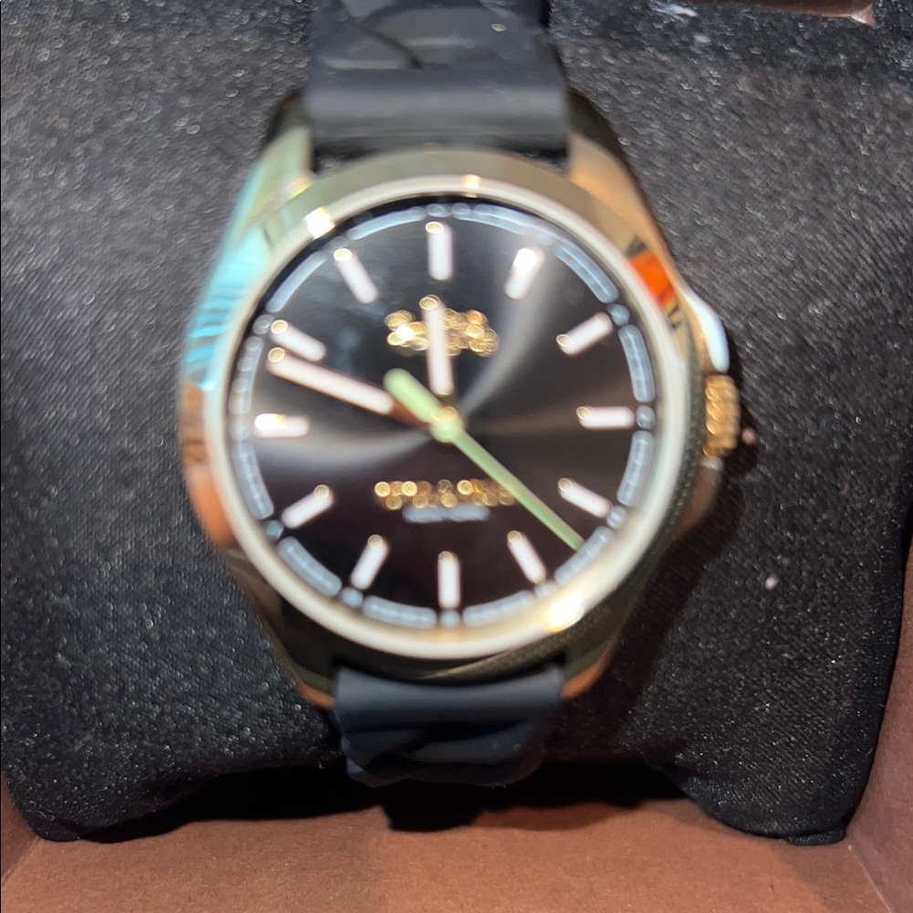 Gold and Black Watch - Picture 6 of 6